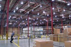 Системы освещения в быстровозводимых зданиях из металлоконструкций