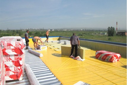 На этой неделе наша компания закончила устройство плоской ПВХ мембранной кровли на объекте торгово-выставочный центр