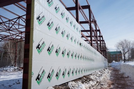 На этой неделе наша компания приступила к монтажу сэндвич-панелей крытой спортивной площадки в Октябрьском районе г. Красноярска