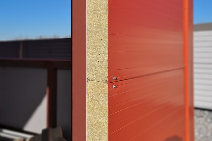 Грузовой автосервис из сэндвич панелей